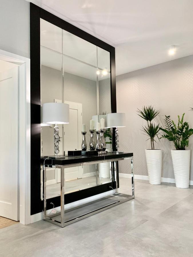 Zlota Luxury Apartments Варшава Экстерьер фото